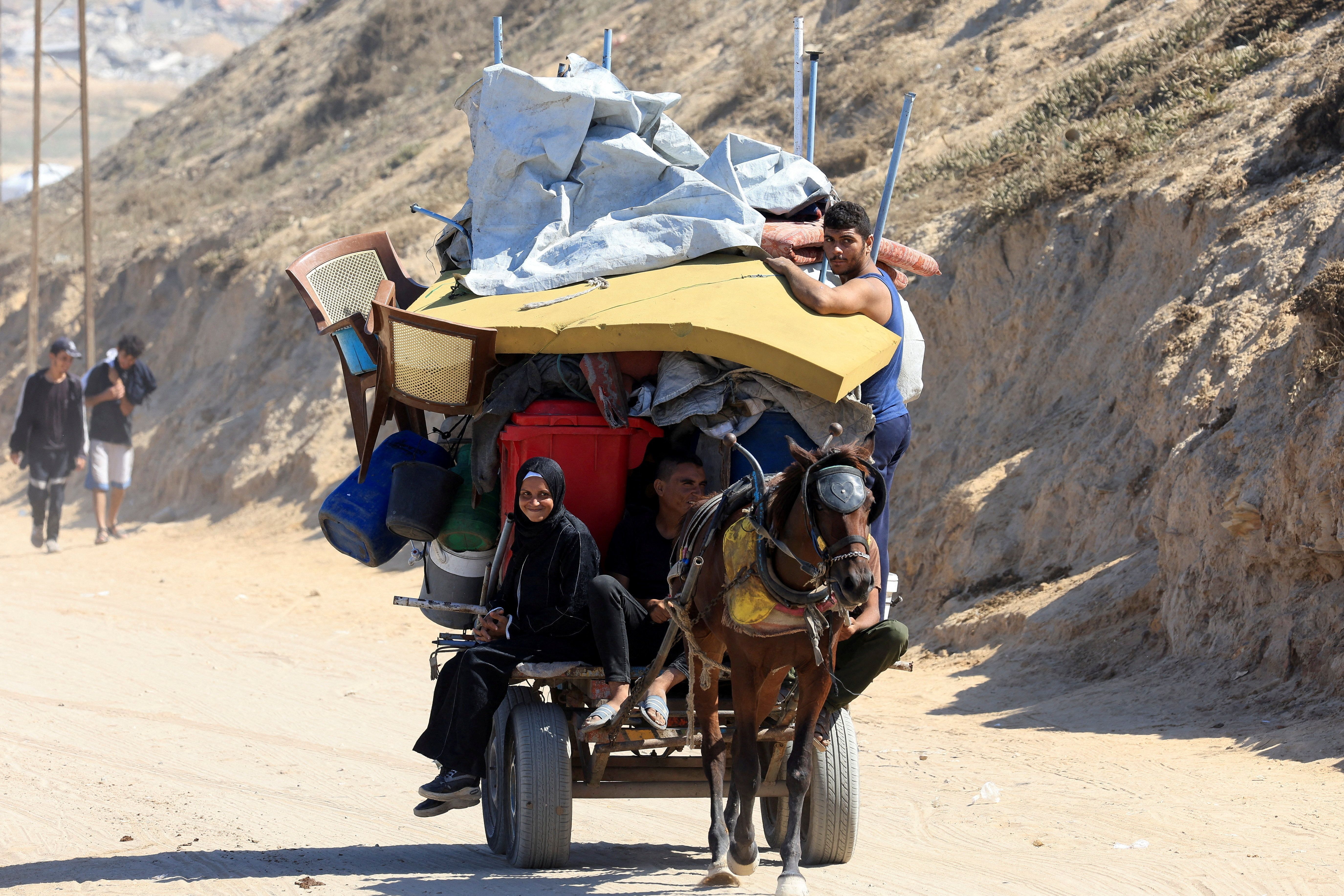 Palestinos fogem do norte de Gaza