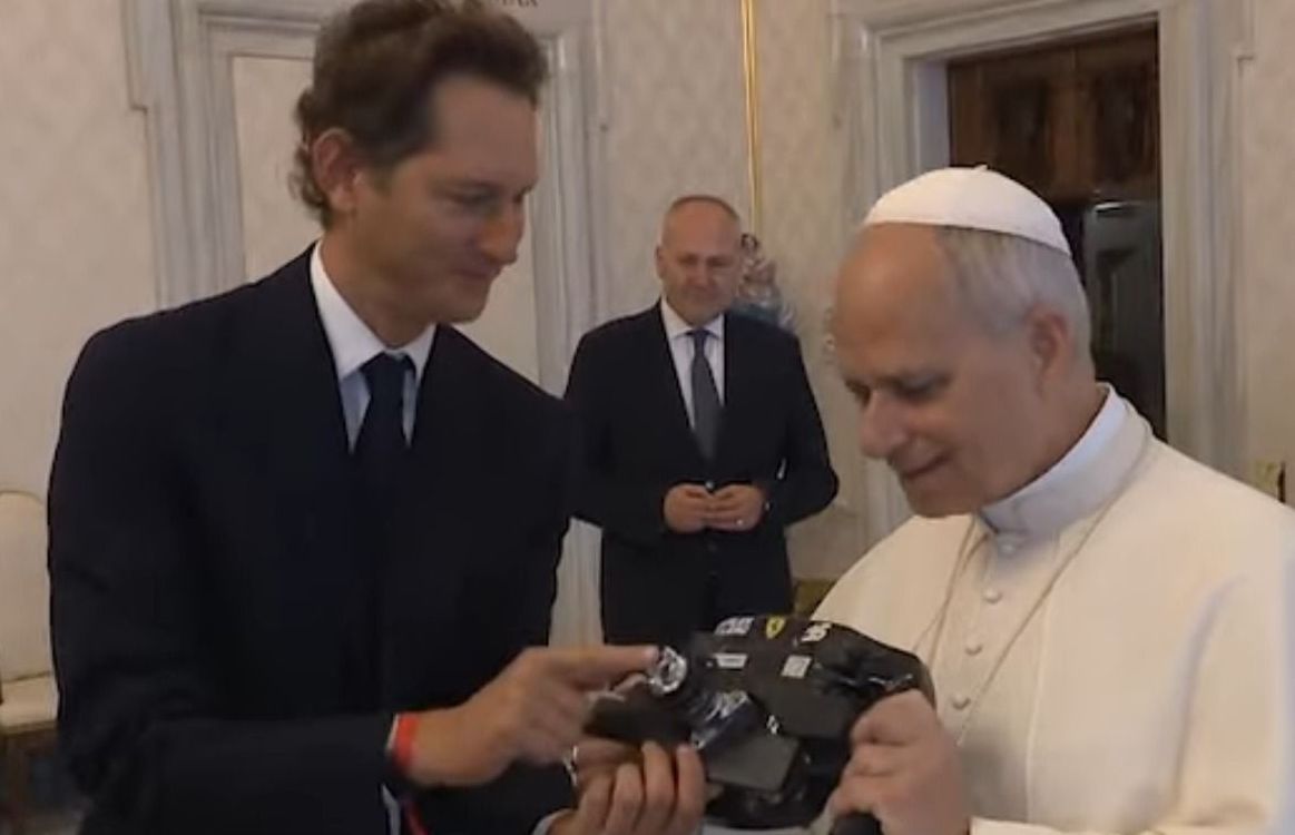 John Elkkan, presidente da Ferrari, e Papa Leão XIV