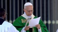 Papa Leão XIV critica tratamento de imigrantes nos EUA: "Desumano"