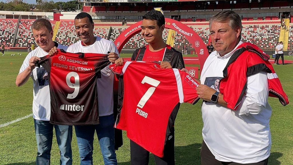 Pedro Severino foi homenageado pelo Botafogo-SP