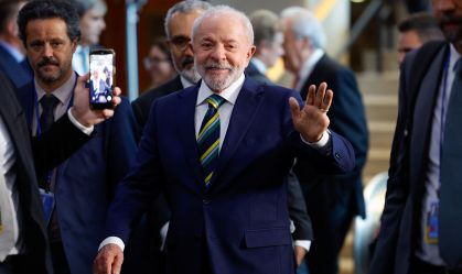 Lula lidera ranking digital pelo segundo mês, seguido de Caiado e Ratinho