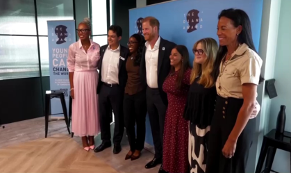 Príncipe Harry visita instituição de caridade criada em homenagem à Lady Di