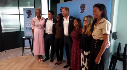 Príncipe Harry visita instituição de caridade criada em homenagem à