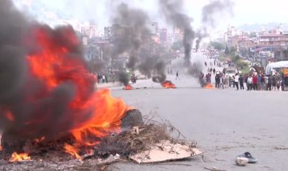 Entenda a onda de protestos que levou à renúncia do premiê do Nepal