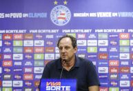 Rogério Ceni rebate Abel Ferreira após reclamações sobre gramado