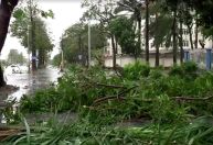 Tufão Kalmaegi chega ao Vietnã e deixa cinco mortos