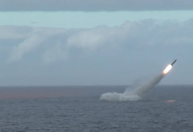 Submarinos nucleares da Rússia lançam mísseis em exercícios navais