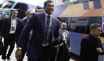 Samir Xaud, presidente da CBF, chegando com a delegação brasileira