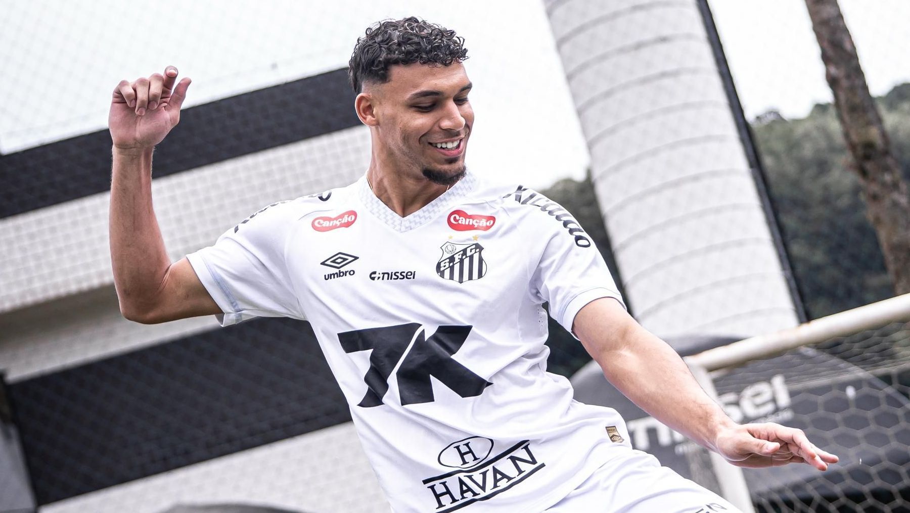 Santos Leva Meio-Campista do Flamengo: Mais um para a Conta? 🔴⚫
