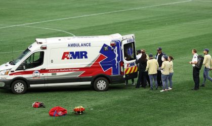 Partida nos Estados Unidos é suspensa após jogadora desmaiar em campo