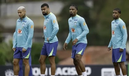 Richarlison, Fabrício Bruno, Alex e Andrey Santos em treino da Seleção