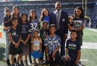 Astro da NFL anuncia 14ª gravidez da mulher; veja fotos da família