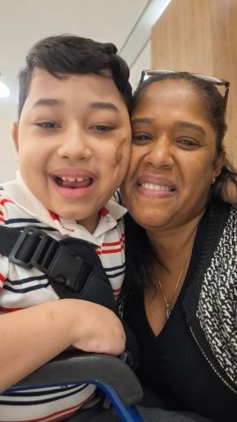 Shirlene and her son David, who had to undergo a kidney transplant at the age of four • Personal file/Shirlene Giló Sobrinho Costa