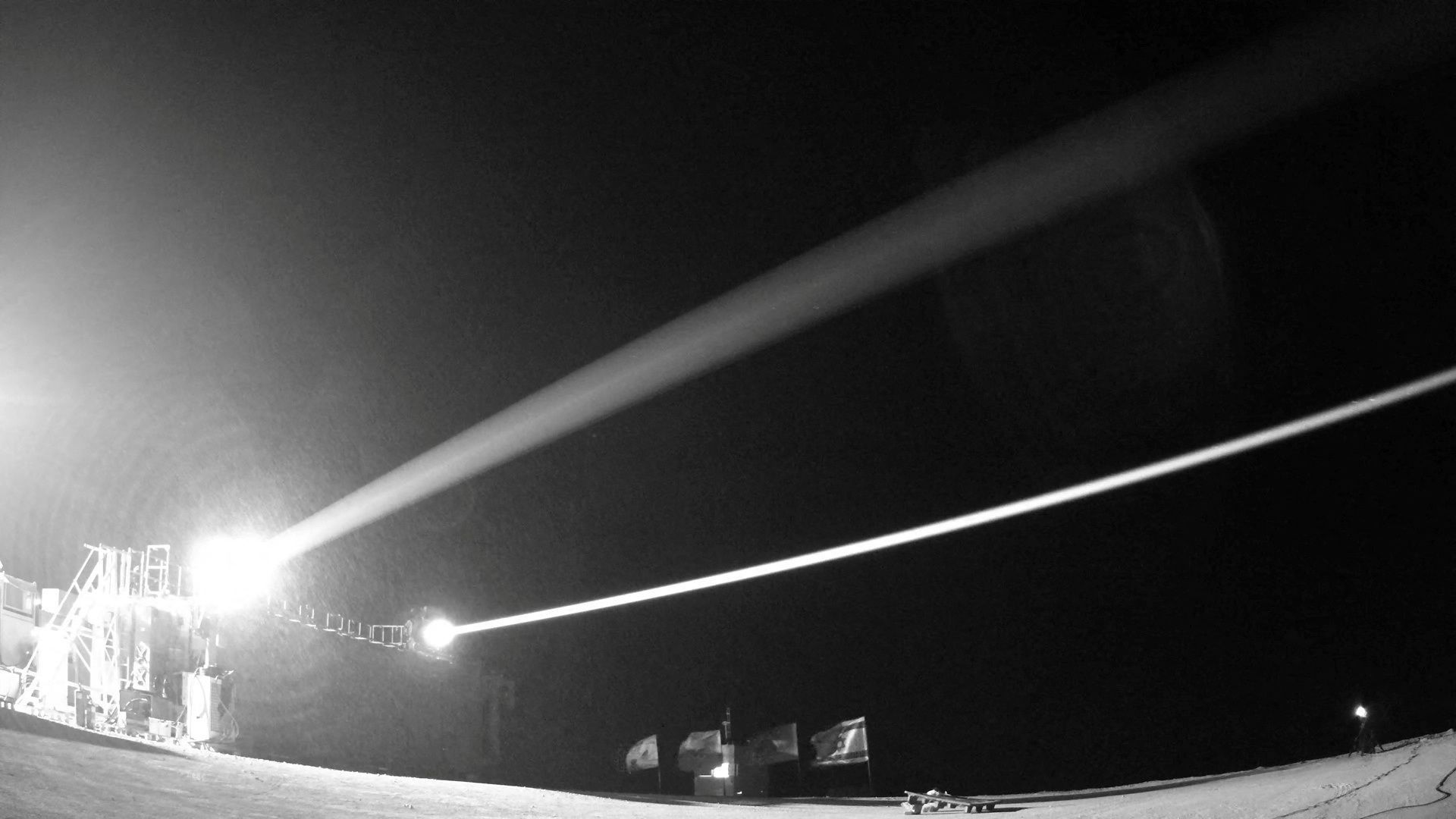 Sistema de interceptação antimísseis a laser "Iron Beam", desenvolvido por Israel, é visto em ação nesta imagem