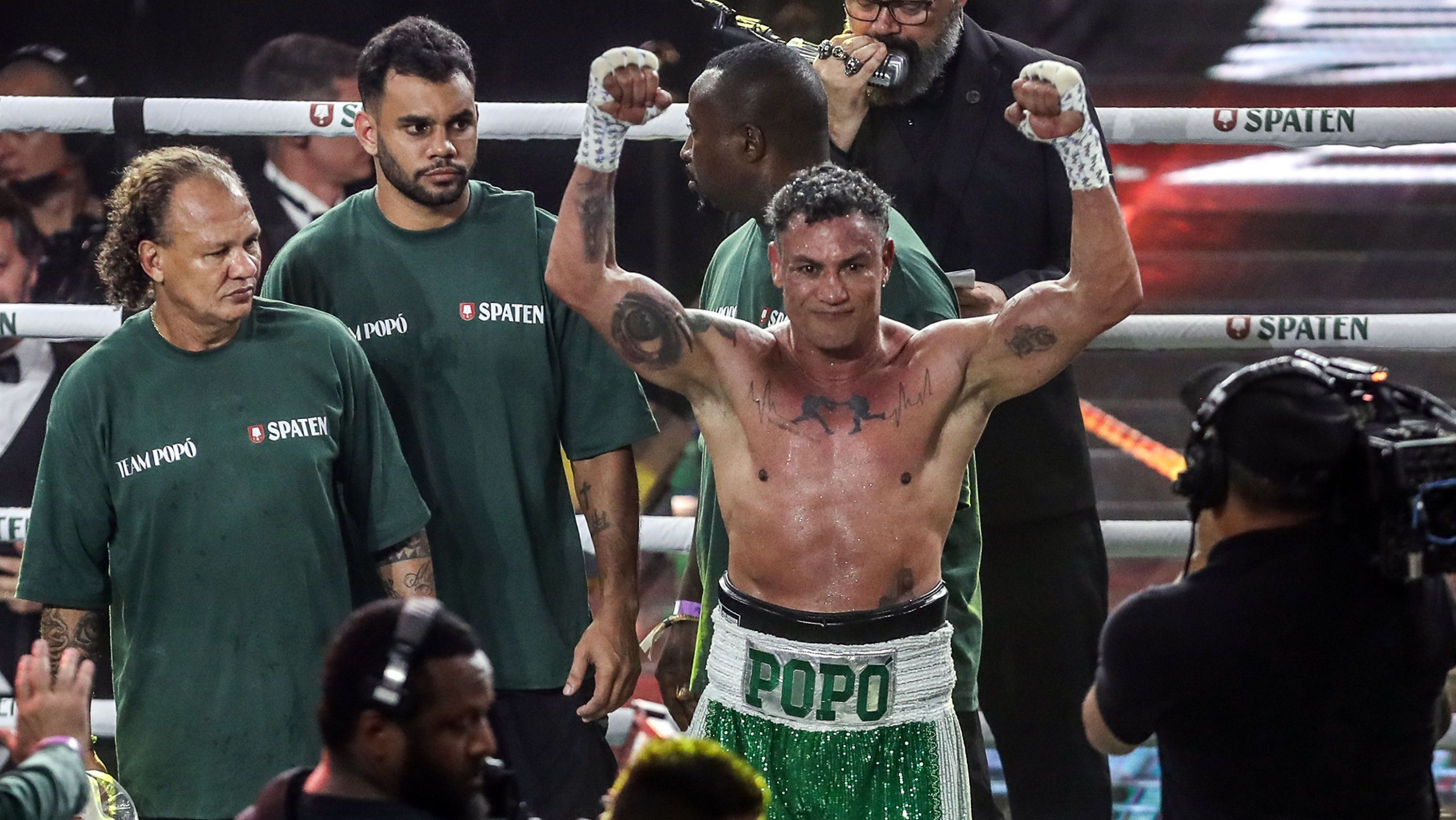 Popó comemorando a sua vitória sobre Wanderlei Silva, no evento da Spaten Fight Night