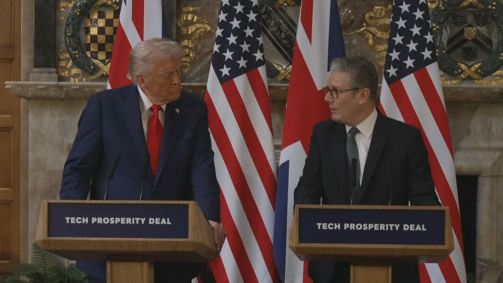 Presidente dos EUA, Donald Trump e primeiro-ministro do Reino Unido, Keir Starmer em conferência