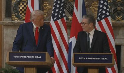 Presidente dos EUA, Donald Trump e primeiro-ministro do Reino Unido, Keir Starmer em conferência