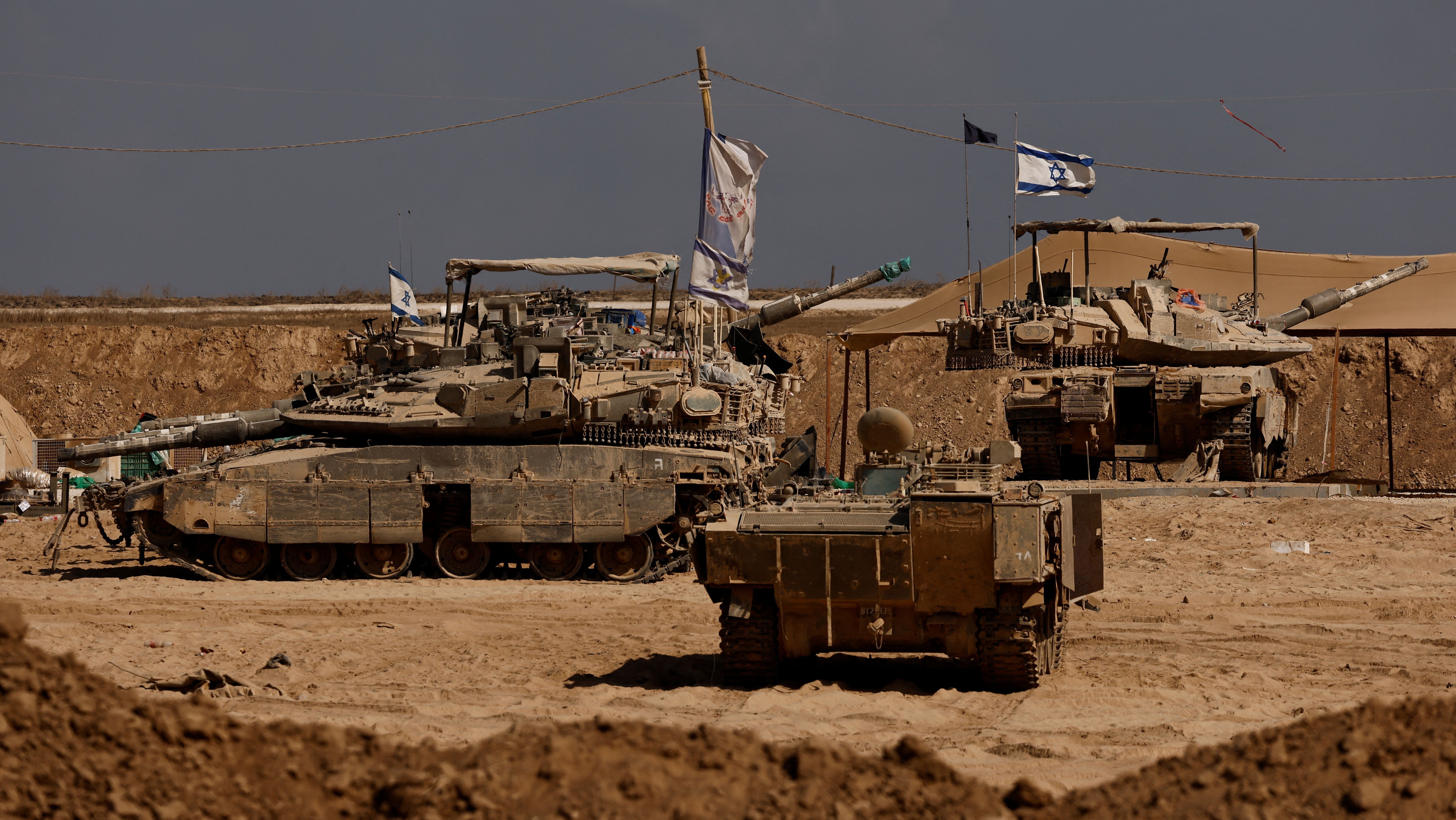 Tanques de Israel perto da fronteira com Gaza