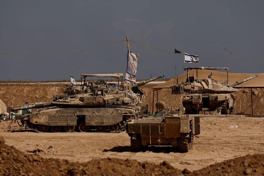 Tanques de Israel perto da fronteira com Gaza • 31/8/2025 REUTERS/Amir Cohe