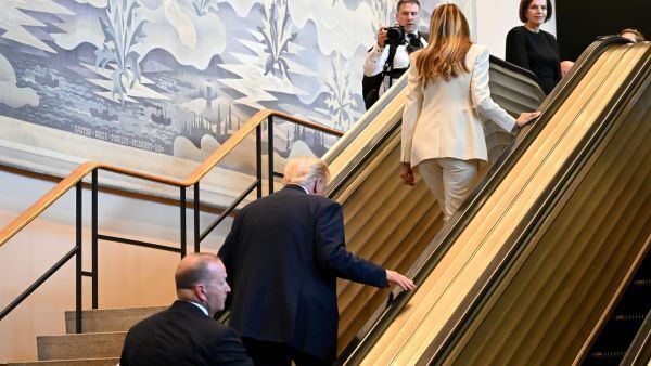 ONU diz que cinegrafista de Trump pode ter parado escada rolante sem querer