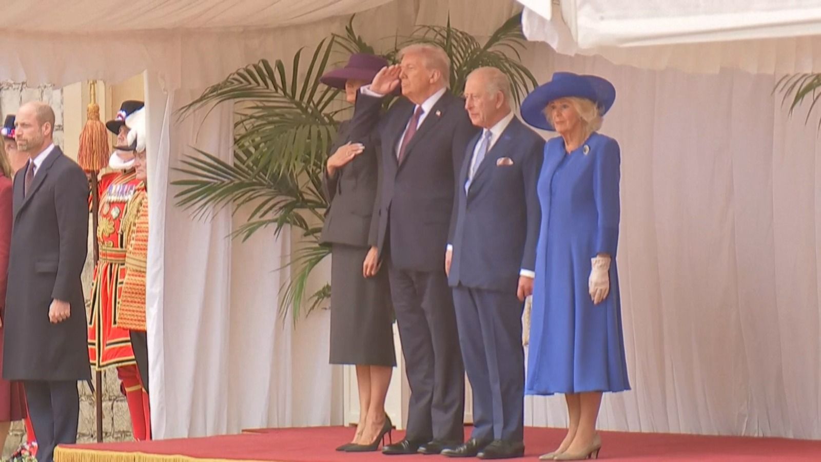 Trump e Melania são recebidos por rei Charles com cerimônia no Reino Unido