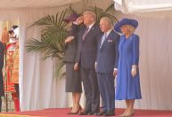 Trump e Melania são recebidos por rei Charles com cerimônia no Reino Unido