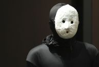 "Casas Estranhas 2": autor do best-seller japonês defende terror sutil