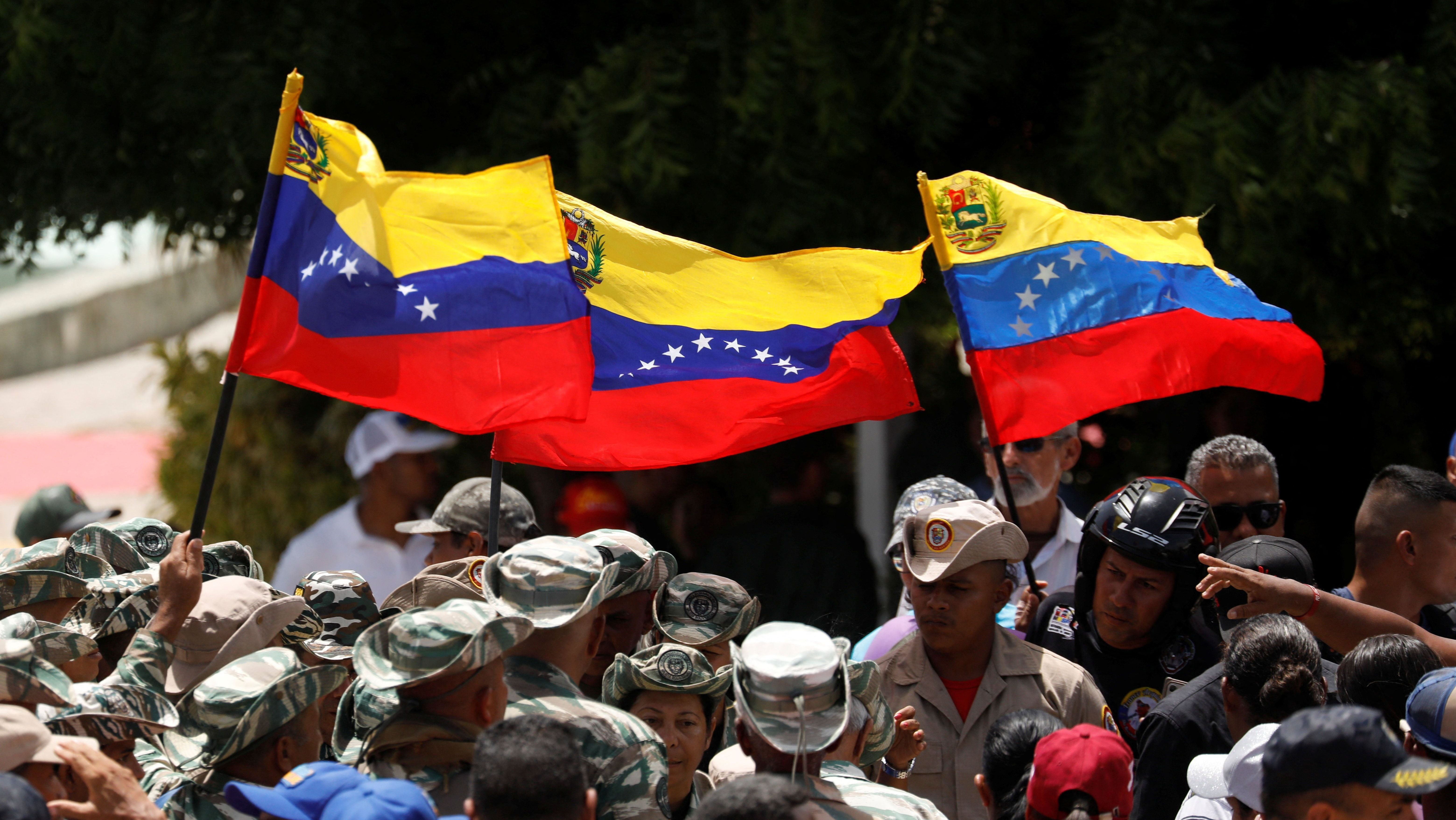 Venezuela mobiliza milícia em resposta ao envio de navios de guerra dos EUA