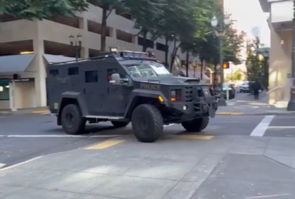 Agentes federais chegam a Portland após Trump ordenar envio de tropas