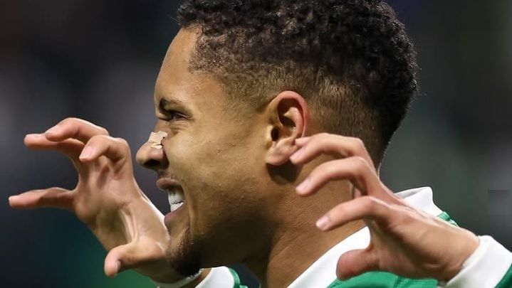 Vitor Roque é destaque em jornal da Espanha