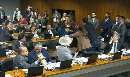 CPMI do INSS: parlamentares batem boca e precisam ser contidas por colegas