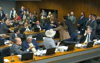 CPMI do INSS: parlamentares batem boca e precisam ser contidas por colegas
