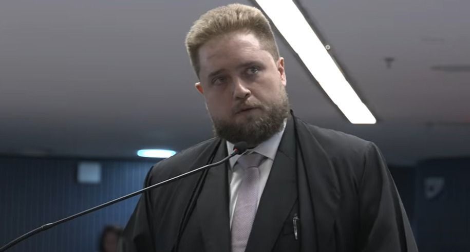 O advogado de Augusto Heleno, Matheus Milanez