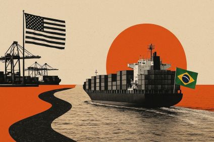 Navio cargueiro com a bandeira do Brasil indo em direção a um porto com a bandeira dos EUA