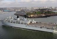 Marinha do Brasil compra navio de guerra do Reino Unido