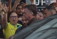 Bolsonaro deixa condomínio pela primeira vez após condenação