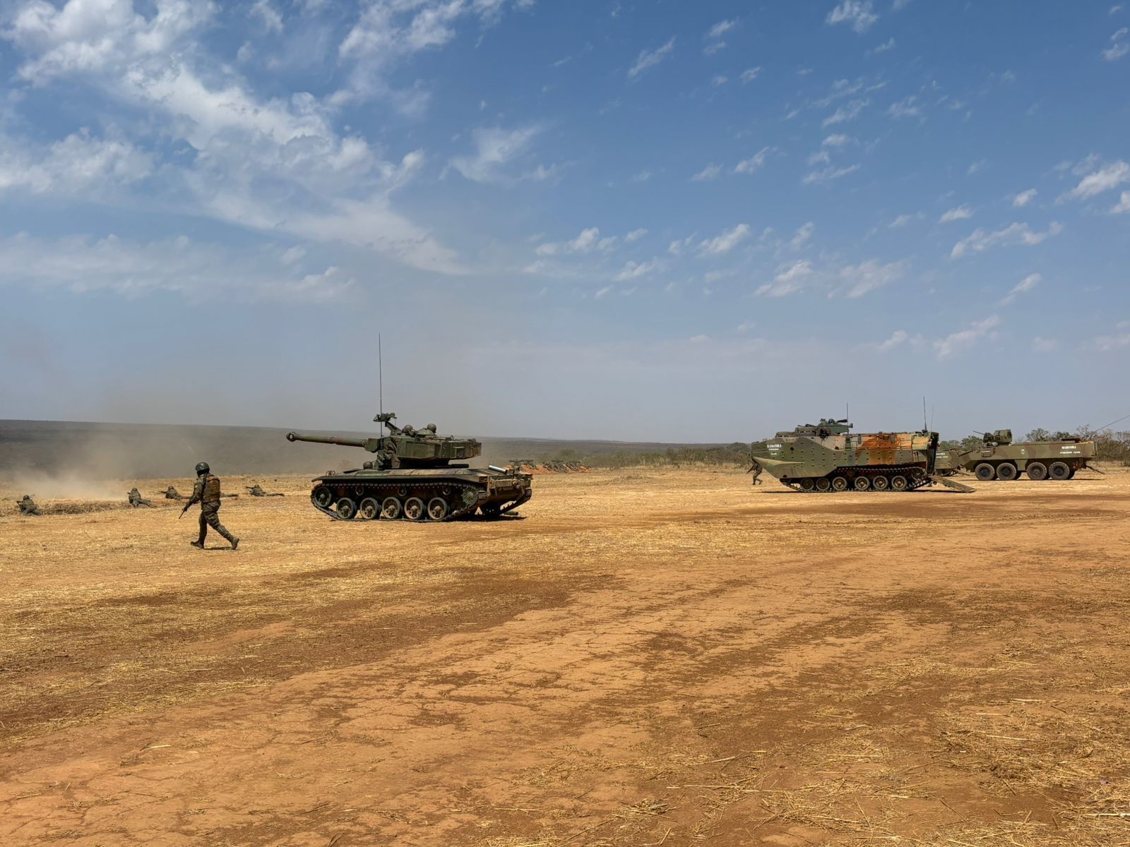 Imagem de destaque do post: Com mísseis, caças e blindados, Marinha do Brasil faz treinamento de guerra