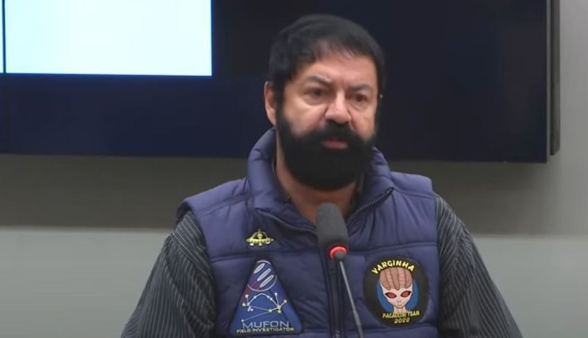 Vitório Pacaccini durante sua fala na audiência pública sobre ufologia e a soberania nacional • Câmara dos Deputados