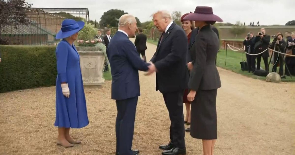 Trump garante que tensão com Starmer não afetará visita do rei Charles III