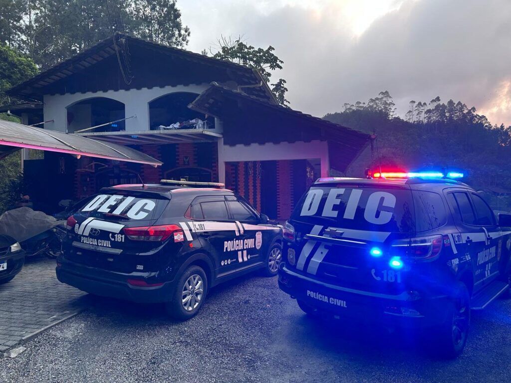 Imagem de destaque do post: Investigado por ameaça a governador de SC é afastado de cargo público