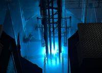 Essa é a luz azul 'mais bonita do mundo'; iluminação é radioativa