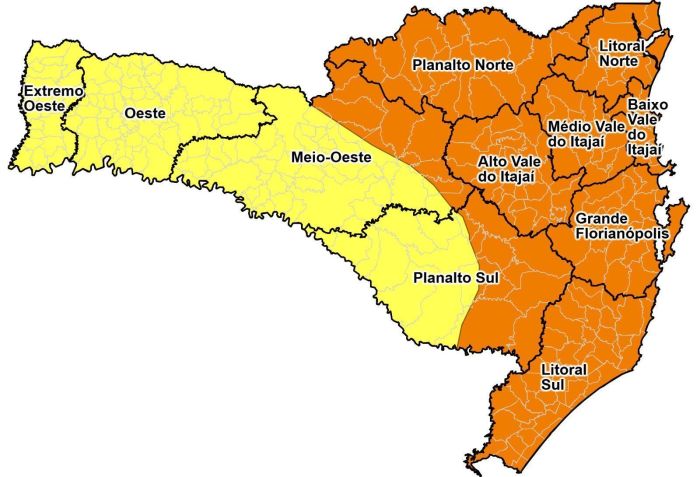 Áreas alaranjadas registram mais riscos de chuva em SC • Reprodução/Defesa Civil