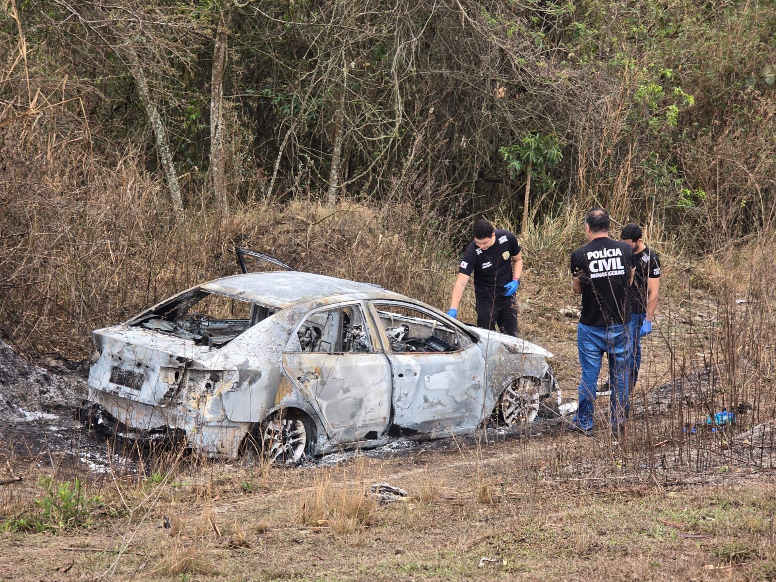 Carro encontrato queimado pode ter sido utilizado em crime contra advogada criminalista em MG • Reprodução/Redes Sociais