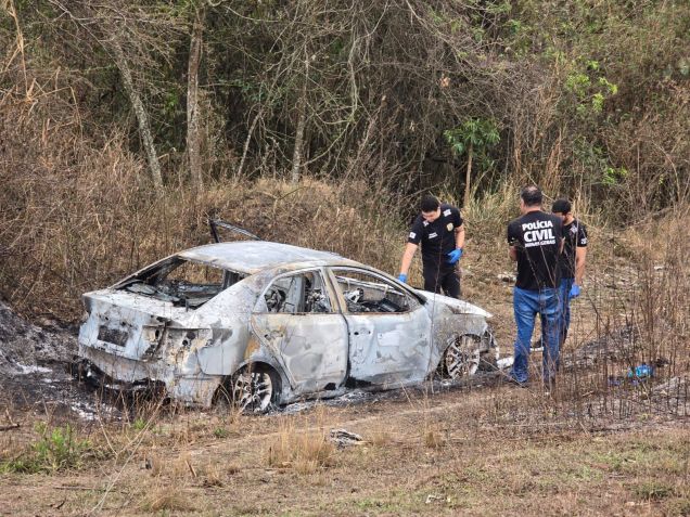 Carro encontrato queimado pode ter sido utilizado em crime contra advogada criminalista em MG • Reprodução/Redes Sociais