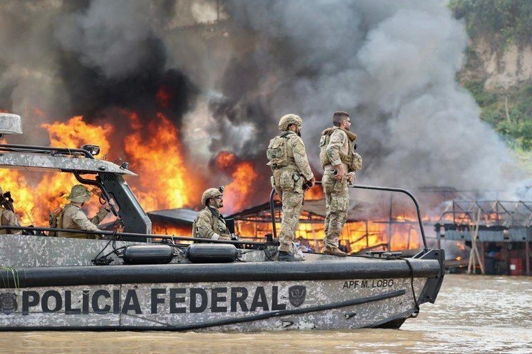 PF destrói 277 dragas em garimpos ilegais no Amazonas; prejuízo ao crime é de R$ 1 bi