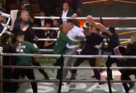 Duelo entre Popó e Wanderlei termina com violência entre equipes no ringue