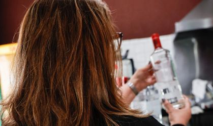 Bebida batizada com metanol: lista tem seis estados com casos suspeitos