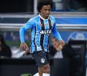 Willian, do Grêmio, critica arbitragem da partida com o Fluminense