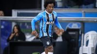 Grêmio: Willian deixa jogo contra o Vitória lesionado e preocupa