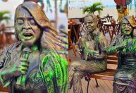 Estátua de Preta Gil e Gilberto Gil é inaugurada em Copacabana, no Rio